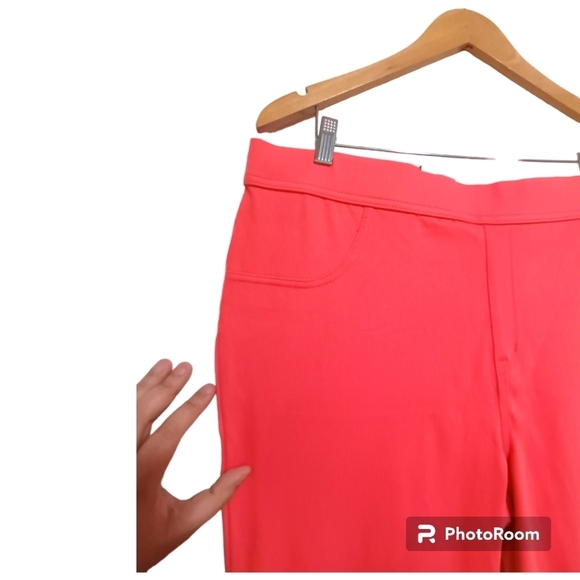 Time and Tru Women's Orange Fitted Stretch Capri Pants. Size XXXL (22) - Picture 5 of 7